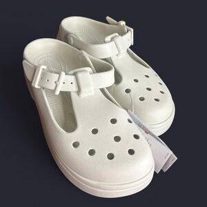 Crocs Classic Mary Jane Clog in Linen. Unisex women’s 8 men’s 6
#crocs #clogs